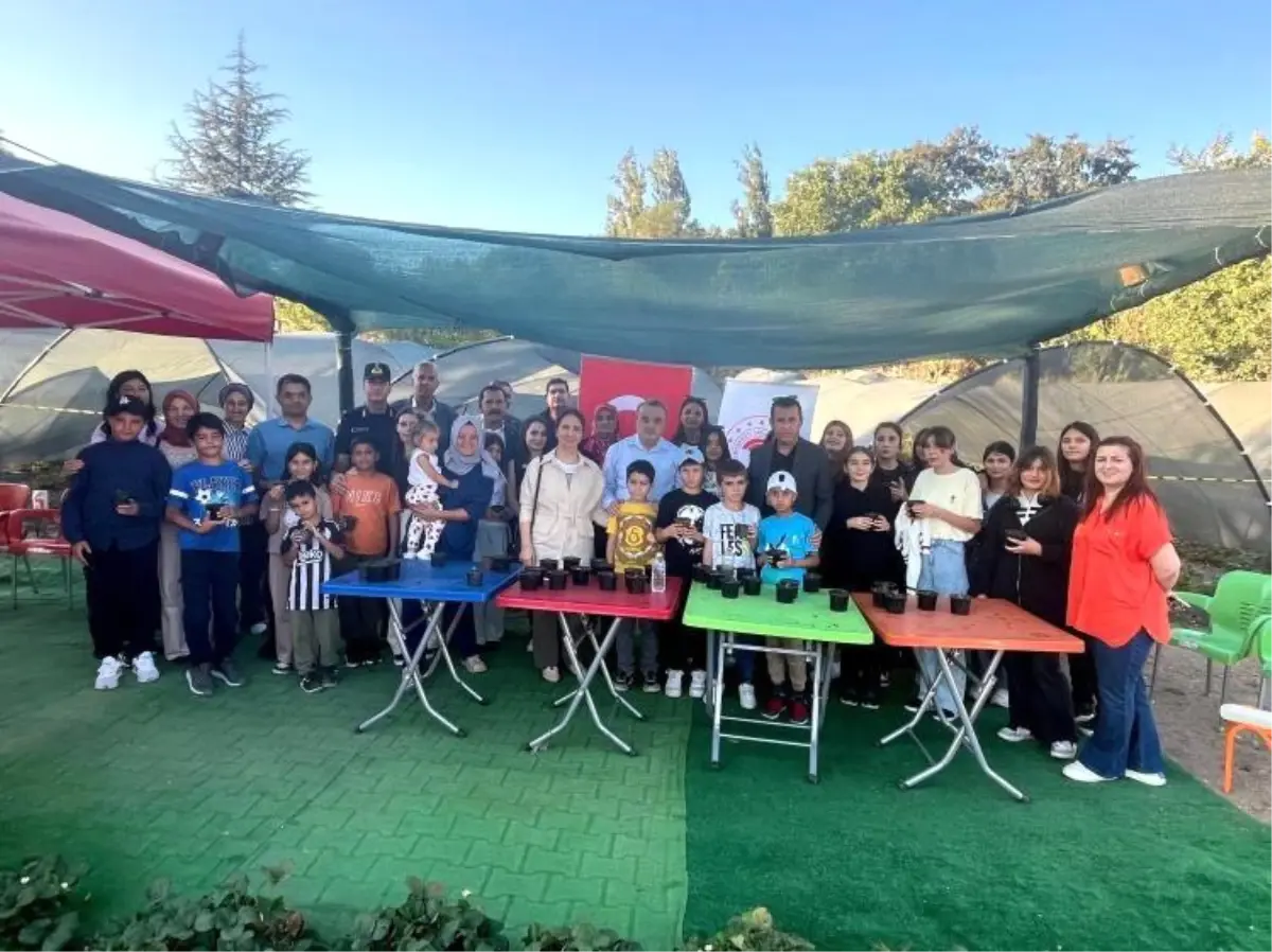 Bozüyük'te Öğrenciler Fide Dikti