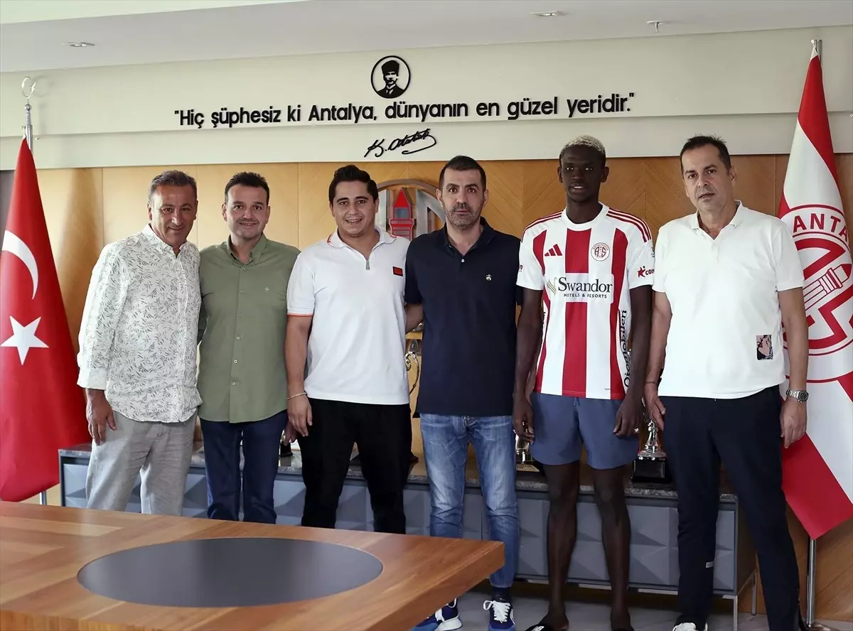 Antalyaspor Bachir Gueye'yi Transfer Etti