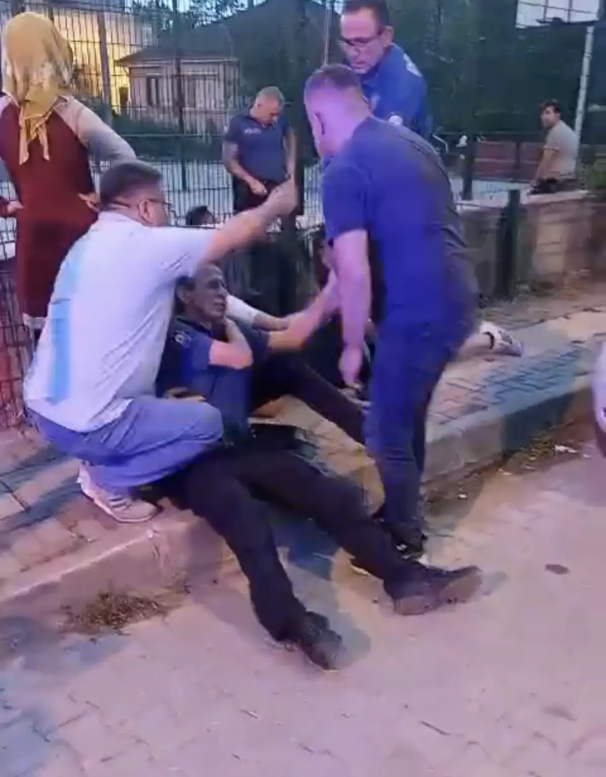 Bartın'da Kavgada Polis Yaralandı