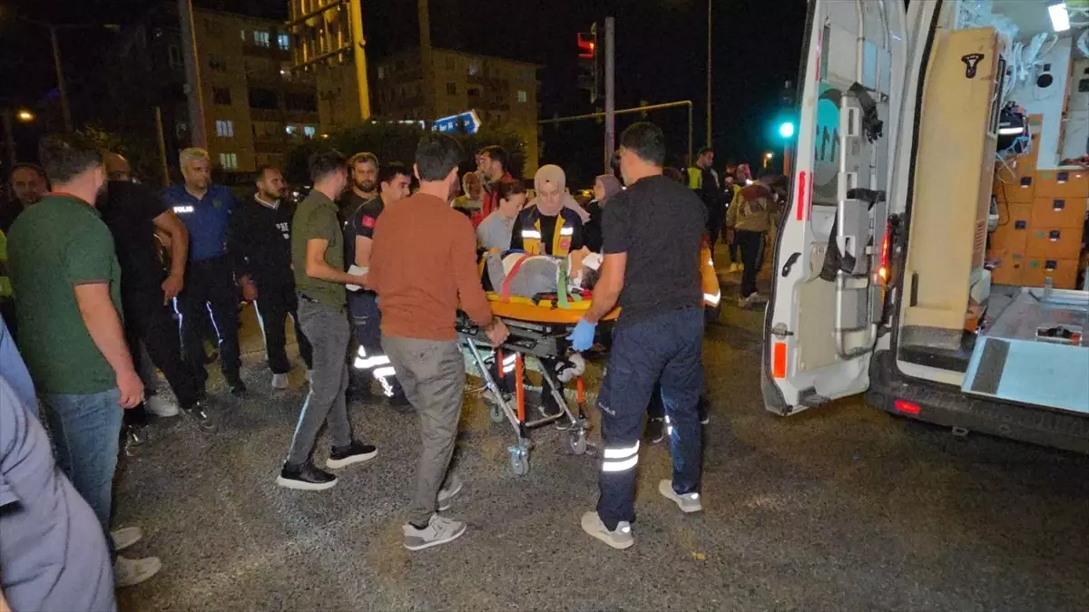 Orhangazi'de Yolculuğa Çarpan Araçta Yaralanma