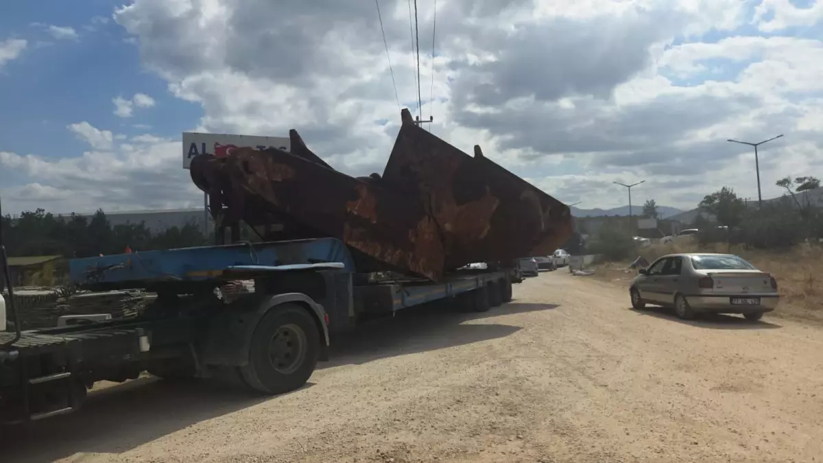 Bursa'da Otobüs TIR'a Çarptı: 3 Yaralı