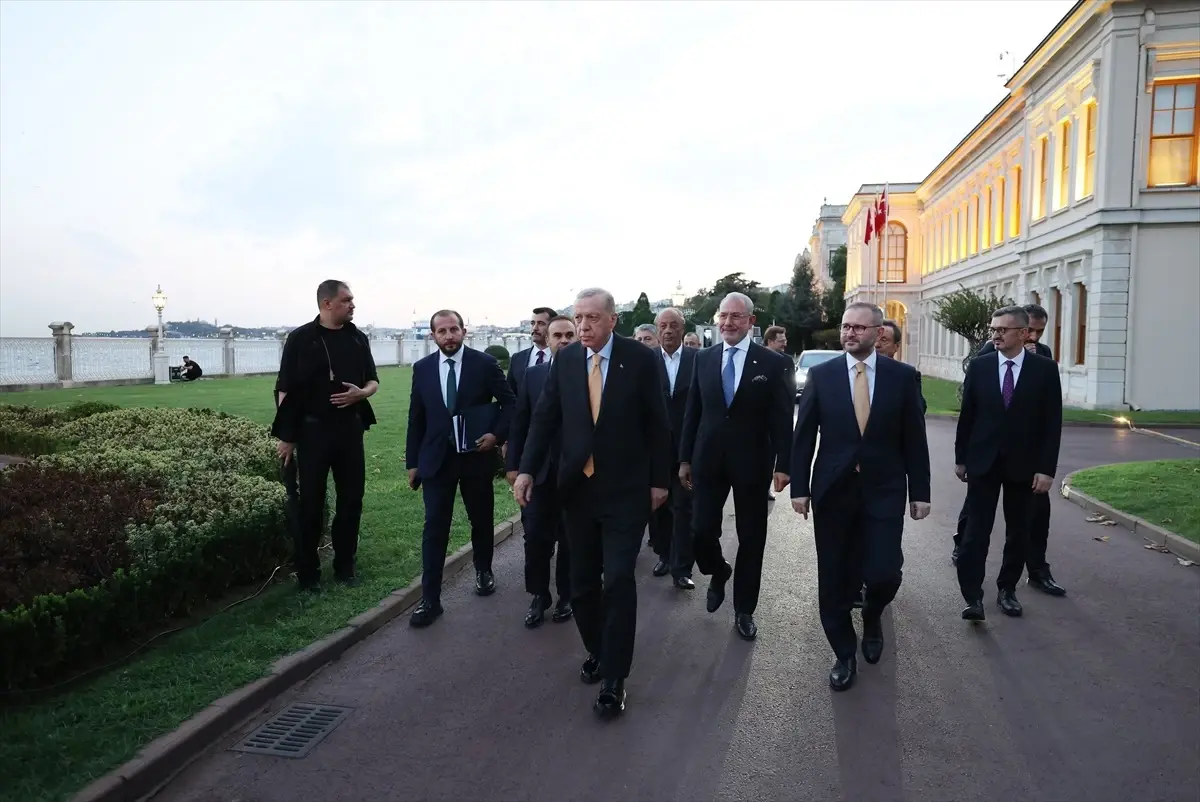 Cumhurbaşkanı Erdoğan, Togg'un T10F modeli için Tip Onay Belgesi verildiğini duyurdu