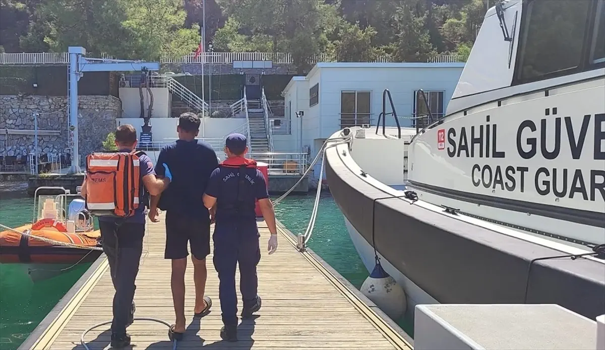 Fethiye'de Rahatsızlanan Tekne Yolcusu Tahliye Edildi