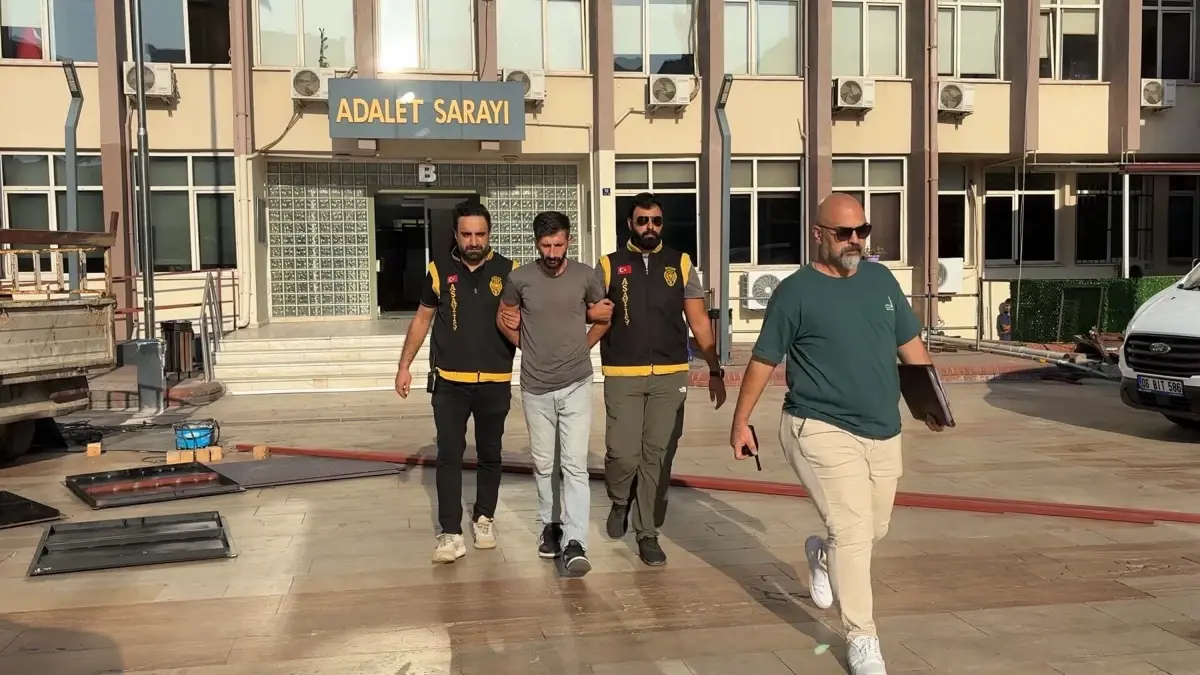 Hırsızlıktan Aranan Şahıs Kafede Yakalandı