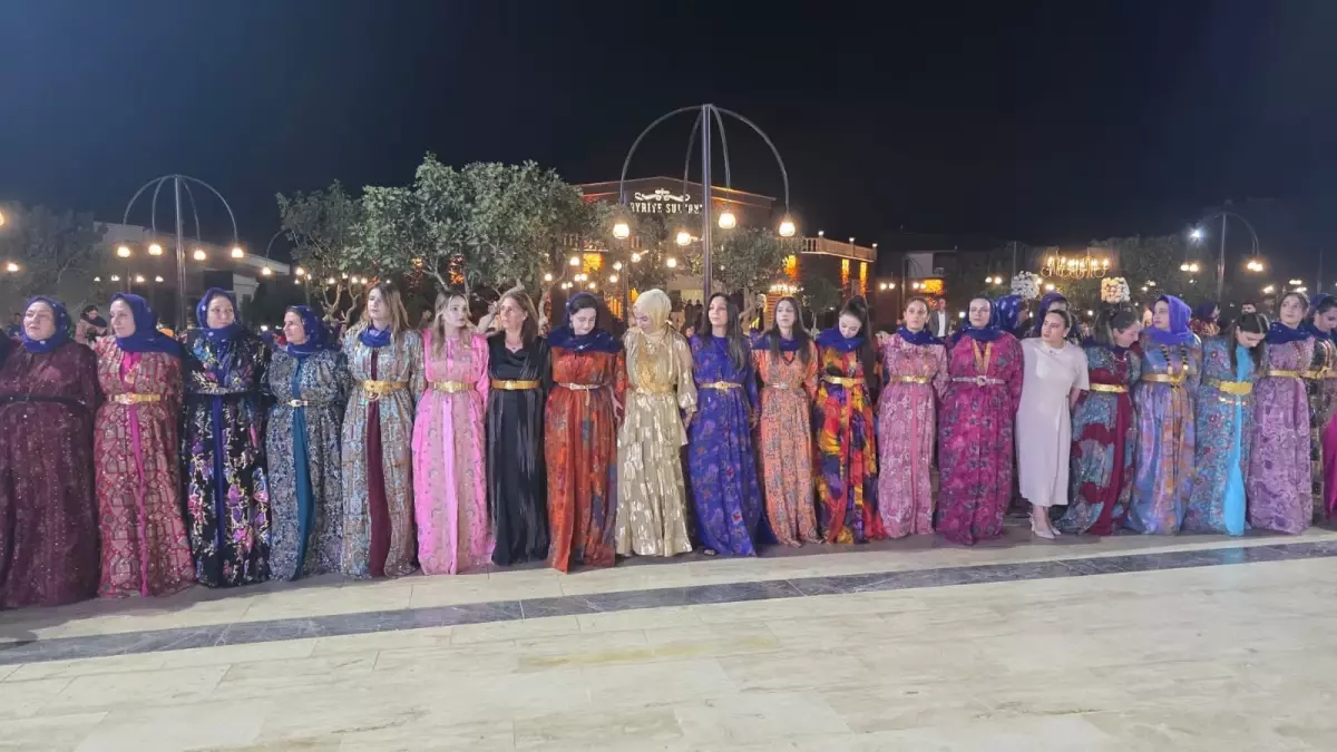 Şanlıurfa'da Yöresel Kıyafetlerle Süslenen Aşiret Düğünü