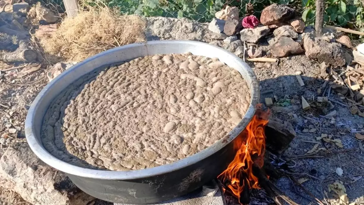 Bozkır'da Geleneksel Pekmez Yapımı Devam Ediyor