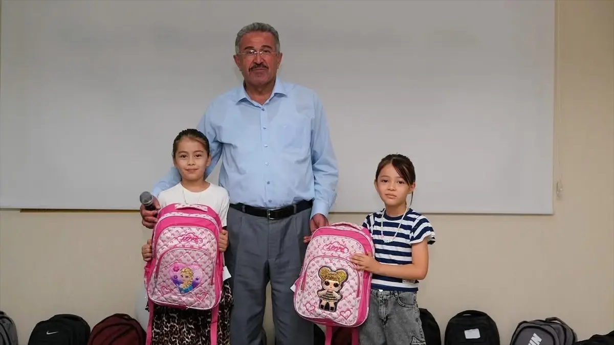 Kırşehir'de 50 Öğrenciye Kırtasiye Desteği
