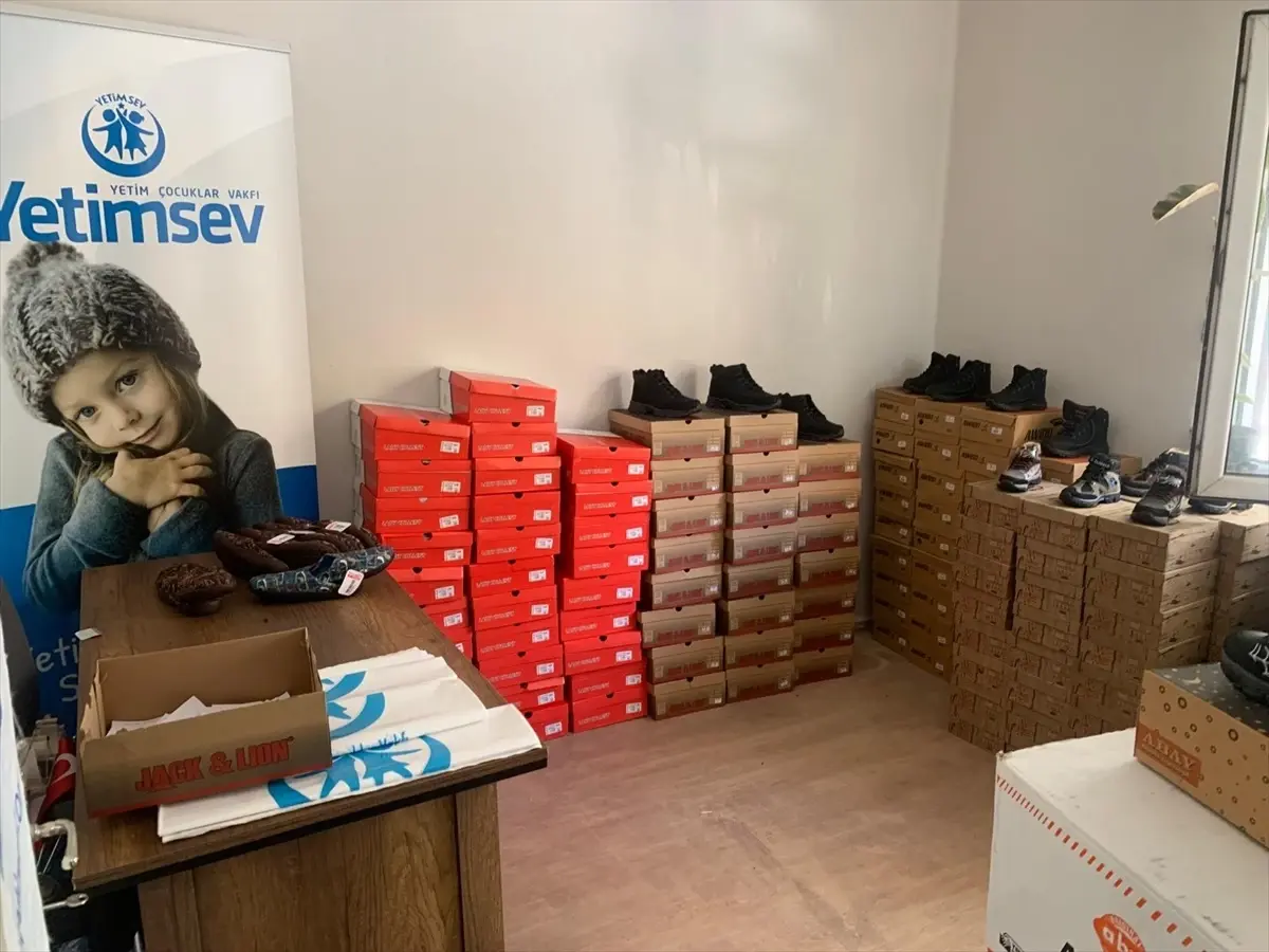 YetimSev'den 300 Öğrenciye Kırtasiye Desteği