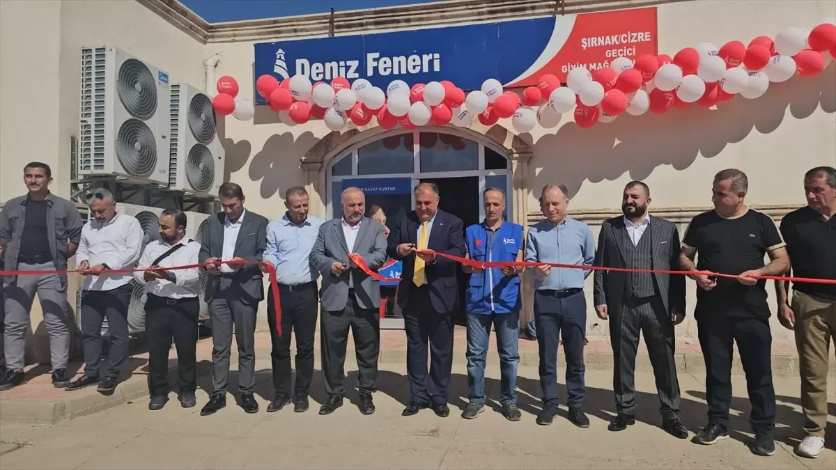 Cizre'de Geçici Giyim Mağazası Açıldı