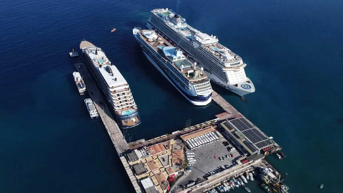 Kuşadası 4 Bin Turisti Ağırladı