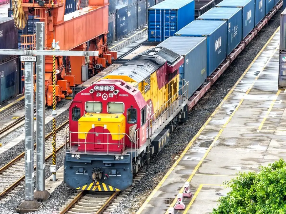 Chongqing'den Orta Asya'ya 35 Yük Treni Seferi