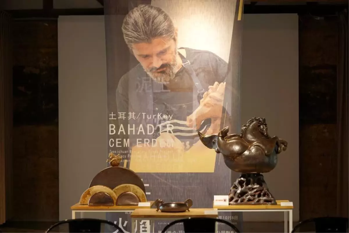 Türk Sanatçı Erdem'in Çin'deki Seramik Sergisi