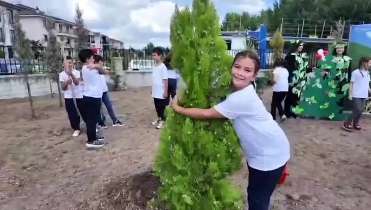 Çocuklardan Yeşil Vatan Şarkısı