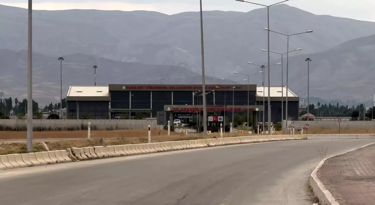 Hakkari'de Uçak Bileti Sıkıntısı