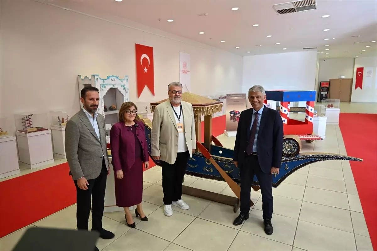 Bakan Yardımcısı Alpaslan GastroAntep Kültür Yolu Festivali sergilerini ziyaret etti