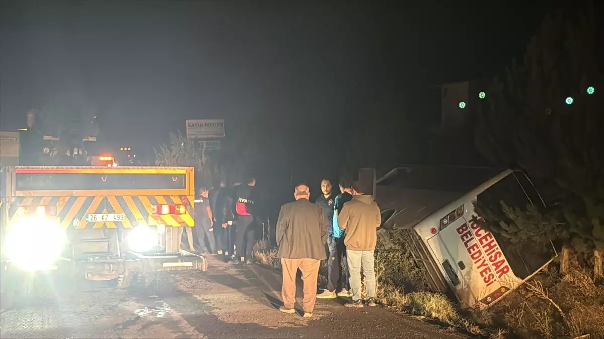 İscehisar'da Midibüs Devrildi, 12 Yaralı