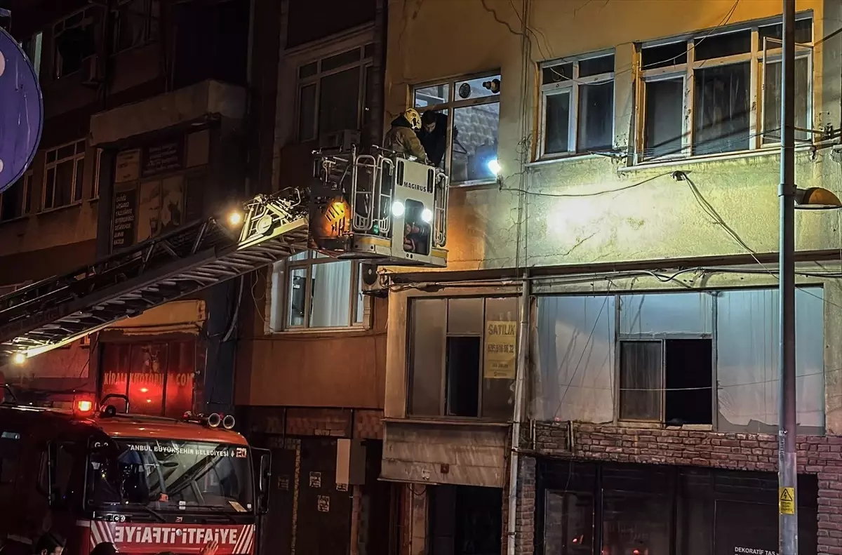 Beyoğlu'nda Bodrum Katında Yangın