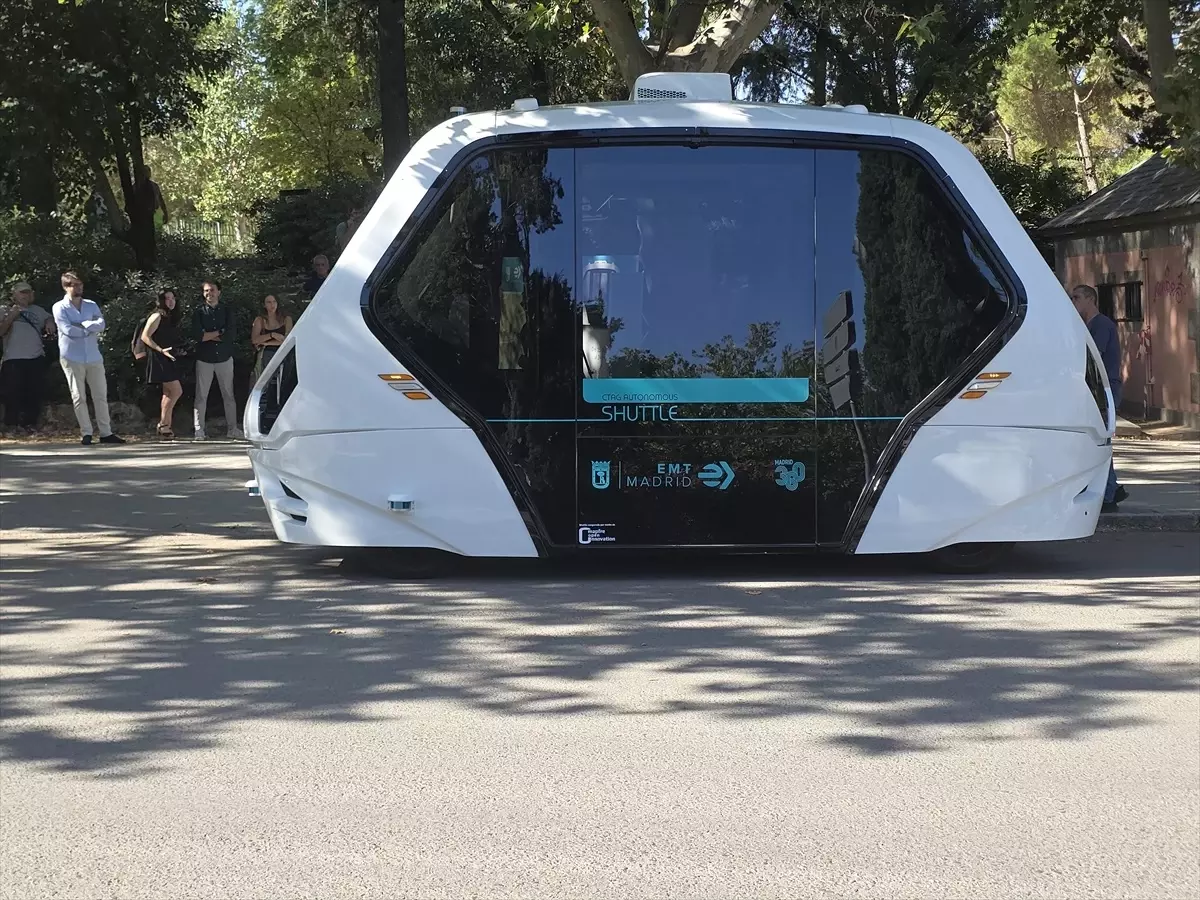 Madrid'de Sürücüsüz Elektrikli Otobüs Denemesi Başladı