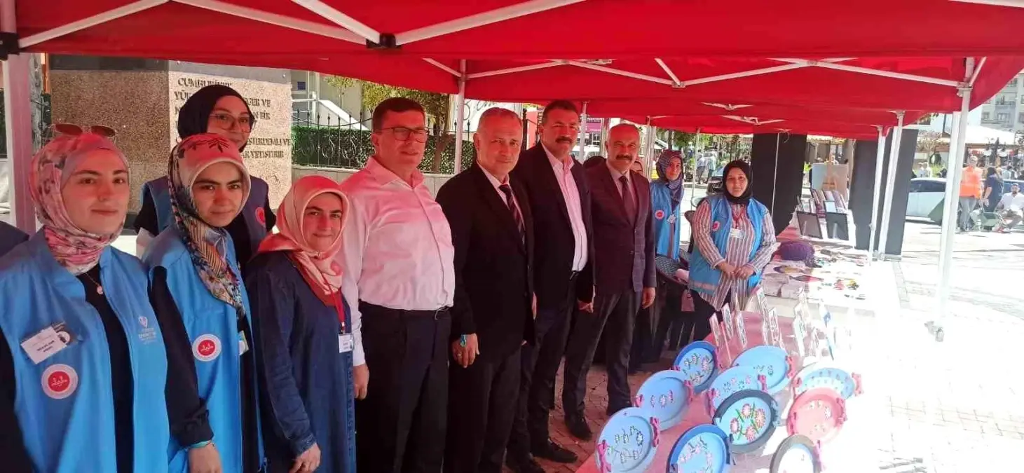 Devrek'te Diyanet Gençlik Merkezi'nden Büyüleyici Karma Sergi