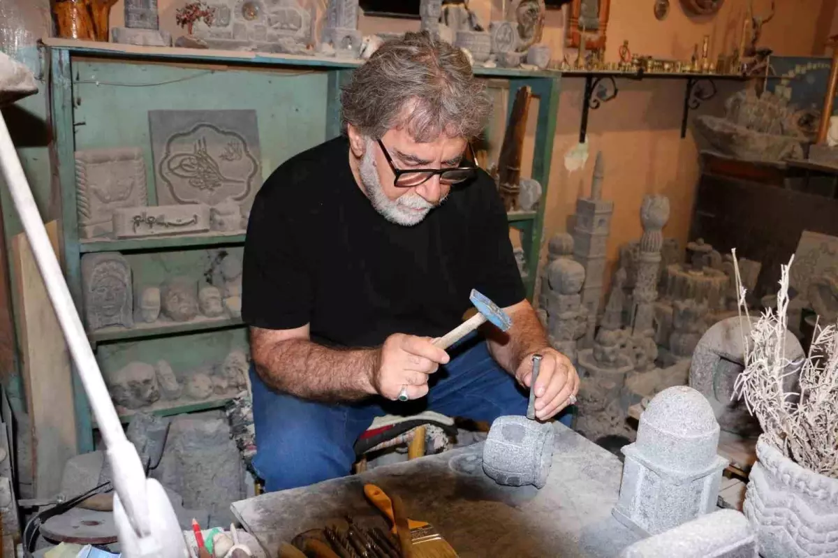 Taş İşlemeciliğini Sanata Dönüştüren Öğretmen