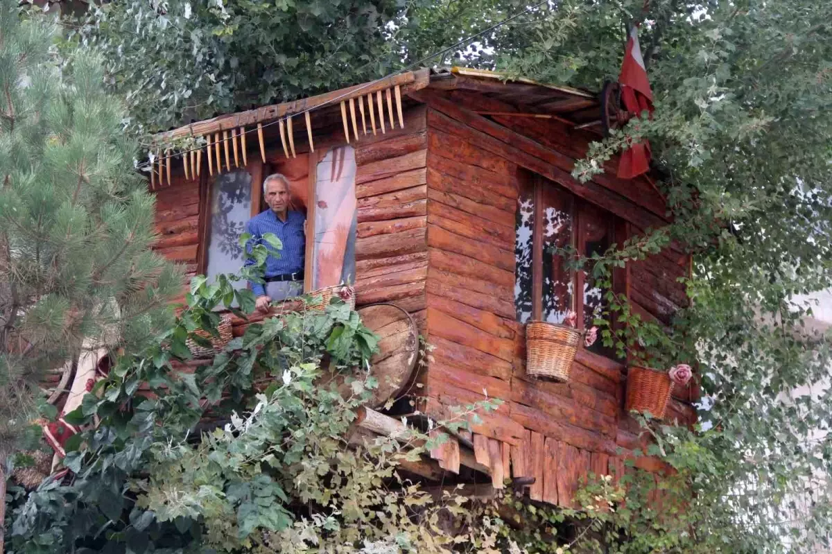 Baba, Oğlunun Anısına Ağaç Evi Yeniden Yapıyor
