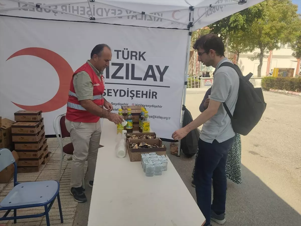 Kızılay'dan Öğrencilere Hoşgeldin İkramı