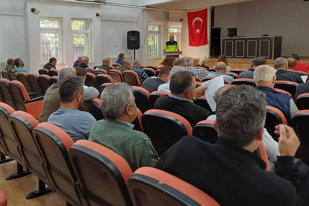 Havza'da Okul Servis Sürücülerine Trafik Eğitimi