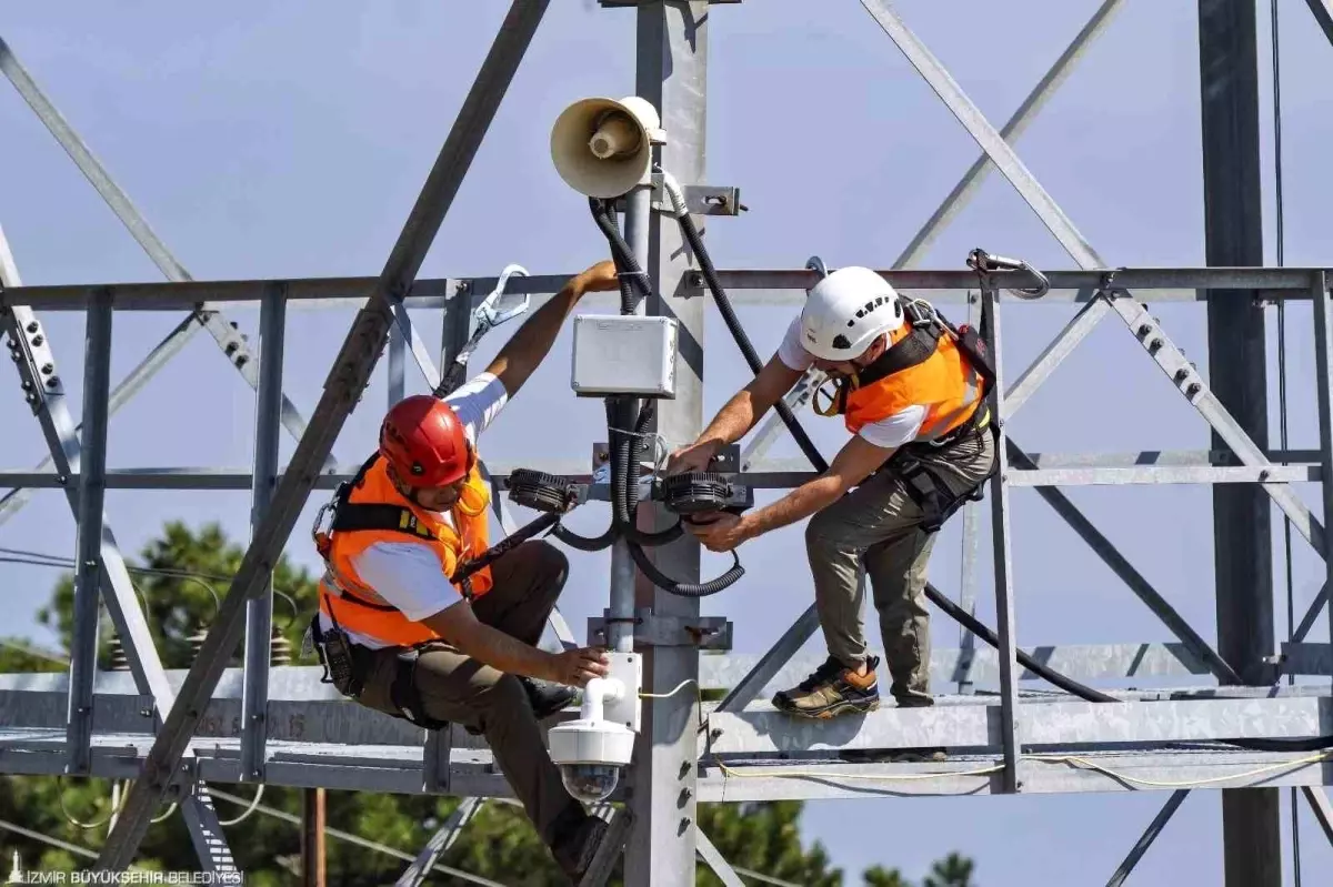 İzmir'de Afet Yönetimi İçin Telsiz Sistemi Güçlendirildi