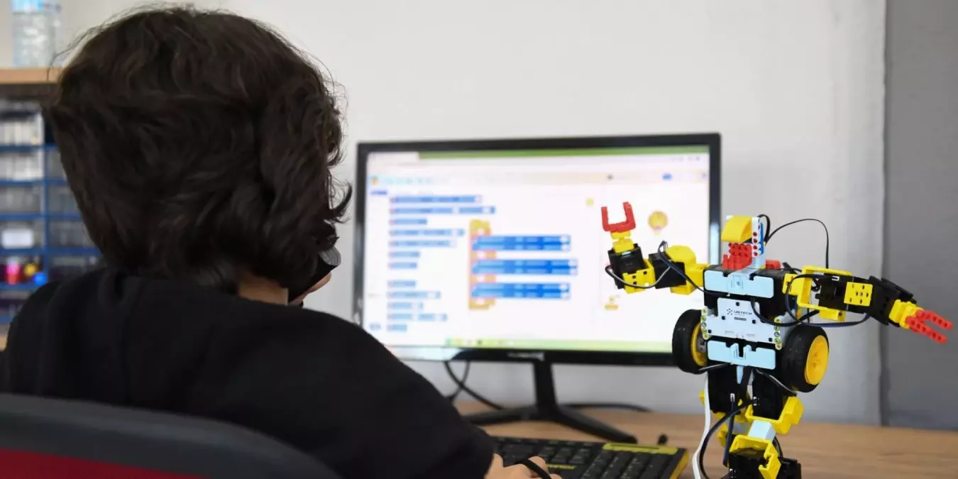 Dijital Dünyada Çocuk Hakları Eğitimi
