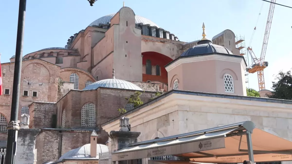 Vali Gül: 'Dijital İstanbul' projesinde 603 camimize 225 türbemize karekod yerleştirildi