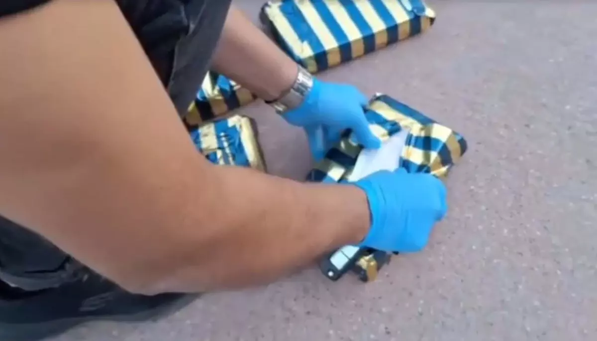 İzmir'de Silah ve Uyuşturucu Operasyonu