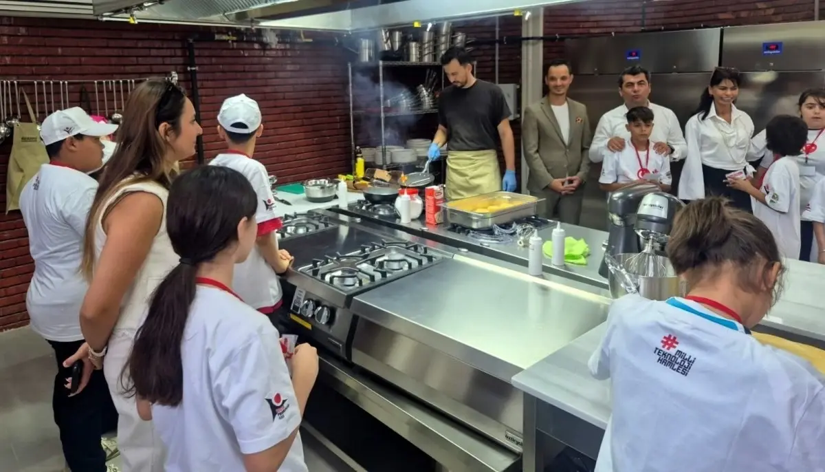 ÇOMÜ'den Renkli Makarna Atölyesi