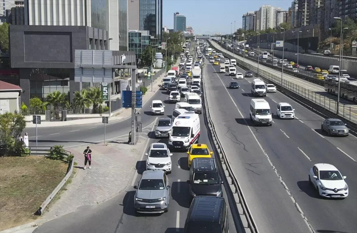 İstanbul trafiğinde yeni uygulama! Tüm araçların radyolarında bu anons duyulacak