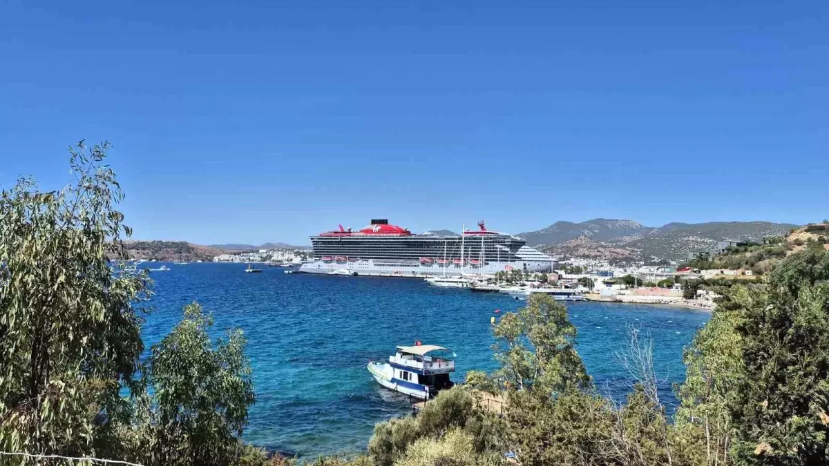 Bodrum'a 2.521 Yolcu Getiren Gemi