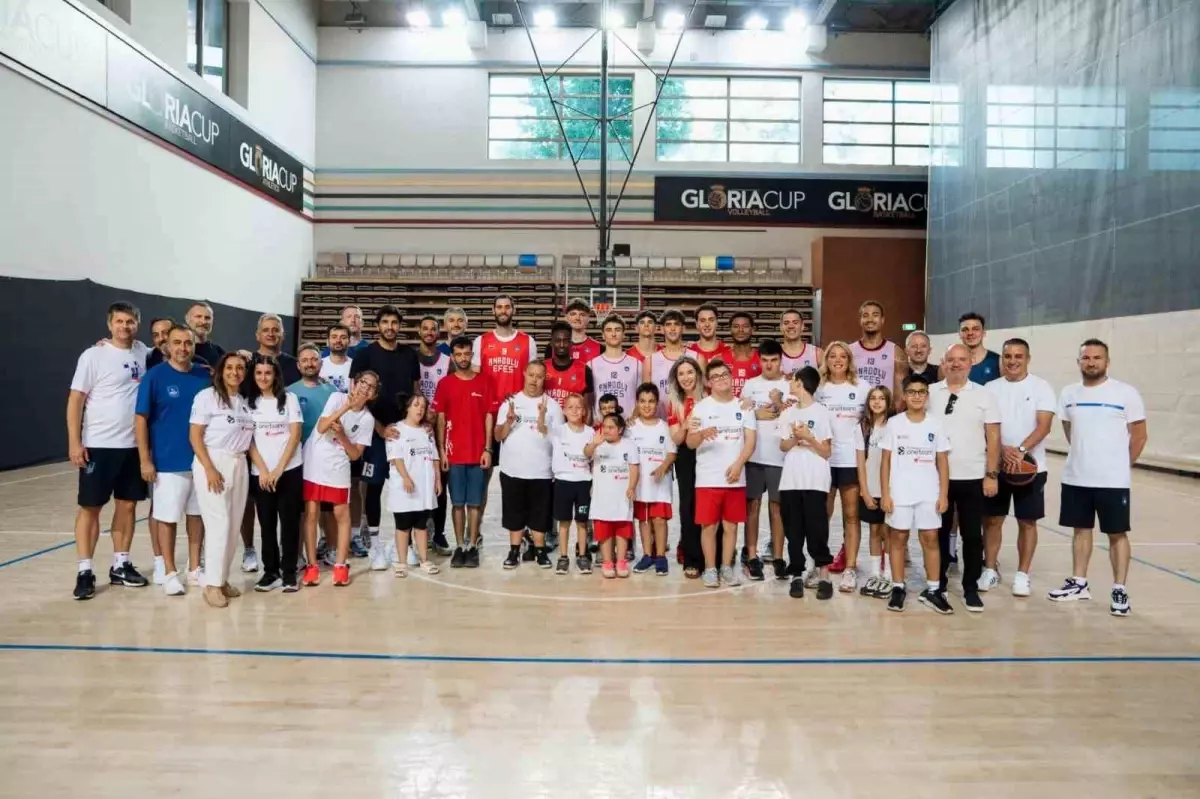 A. Efes'ten ZİÇEV Öğrencilerine Basketbol Dersi