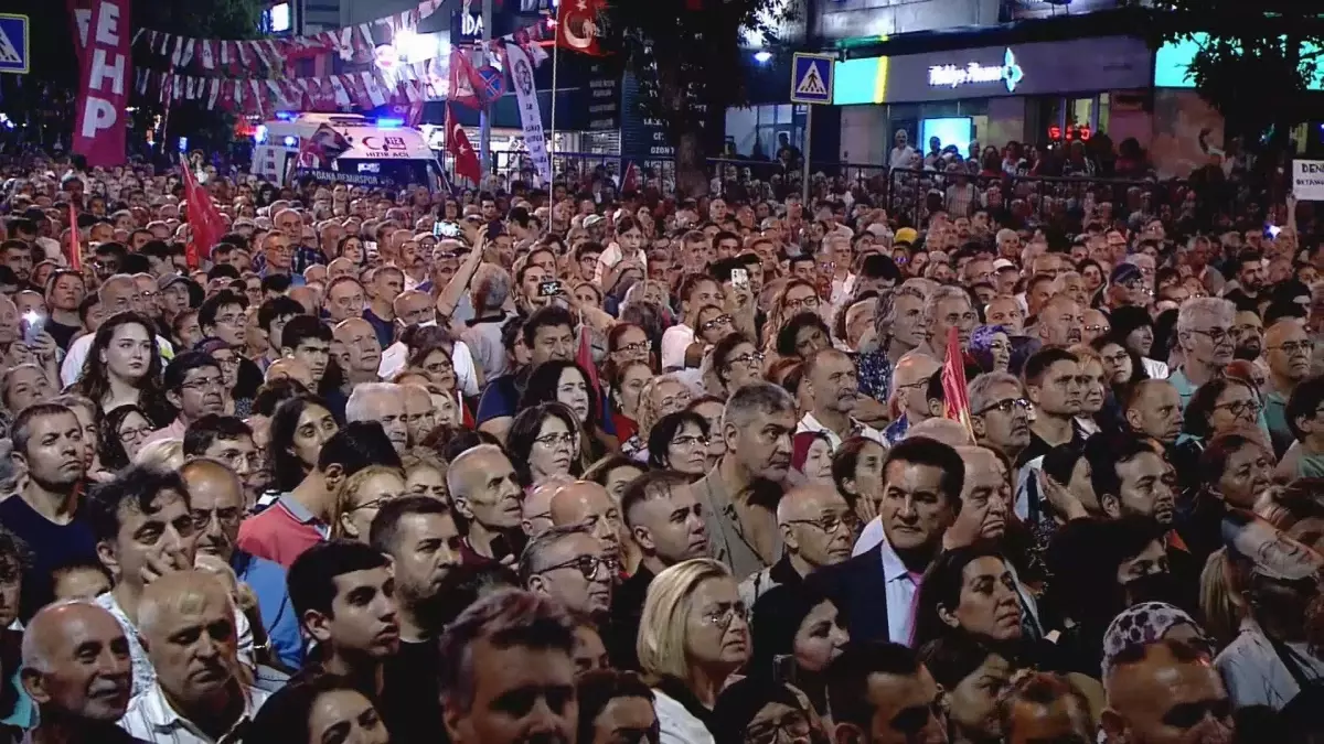 Özgür Özel'den AK Parti'ye Sert Eleştiriler