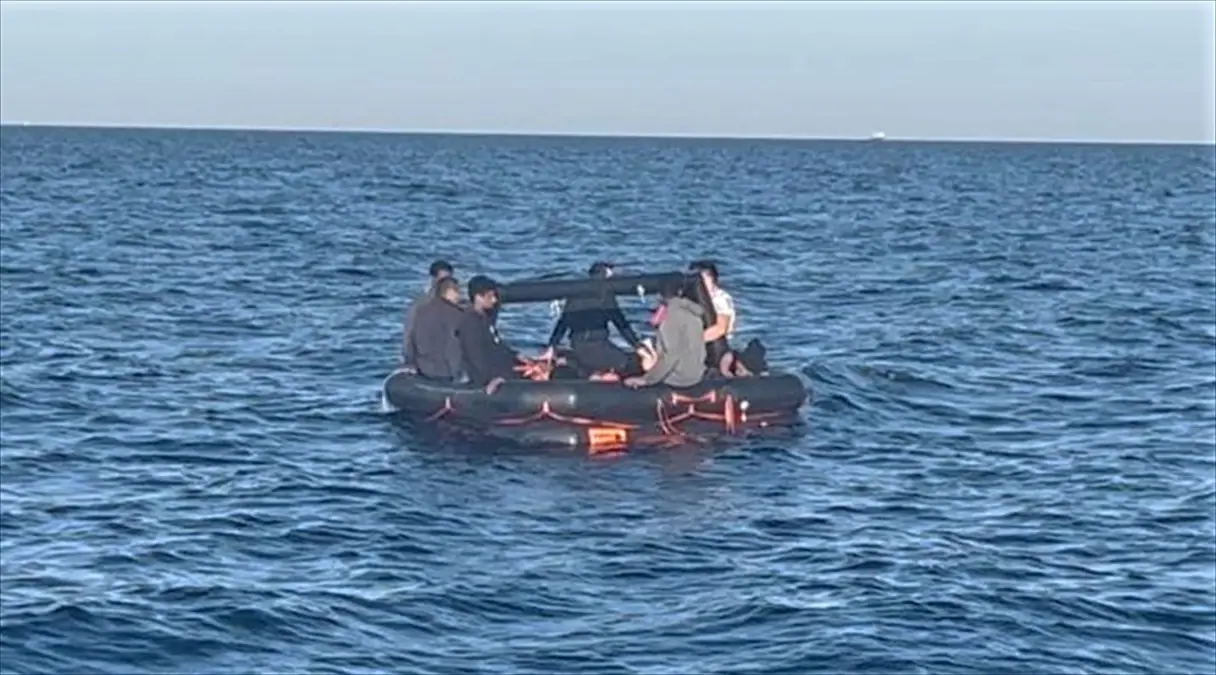 Çanakkale'de 23 Düzensiz Göçmen Kurtarıldı
