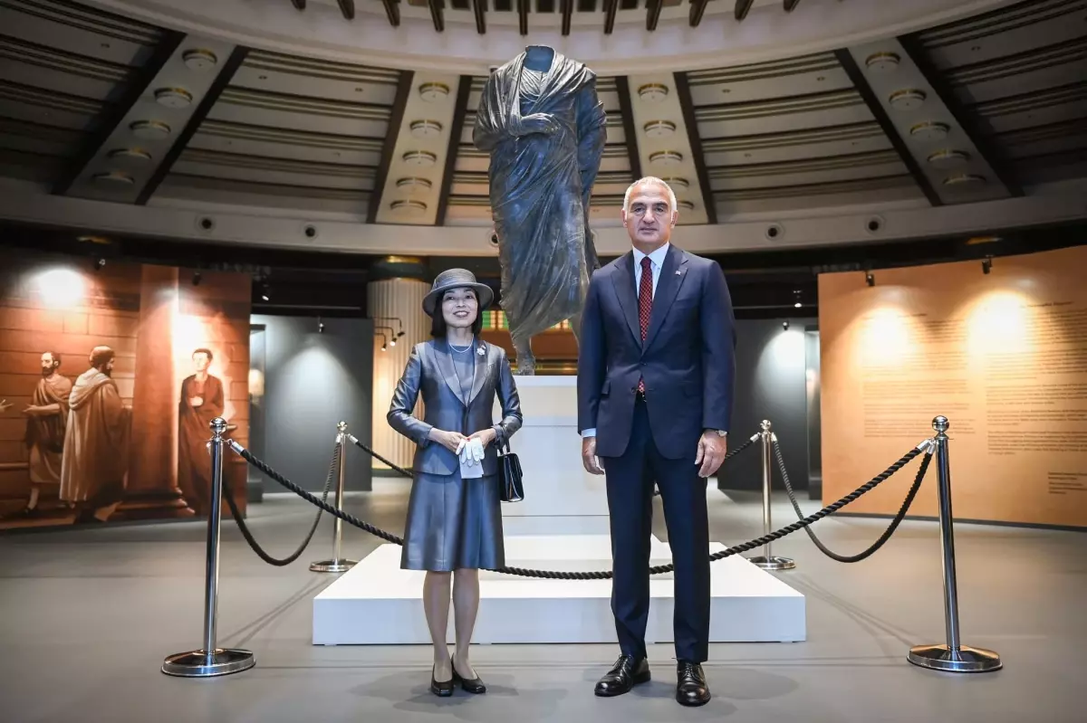 Japon Prensesi Akiko Mikasa'nın Türk Bayrağı