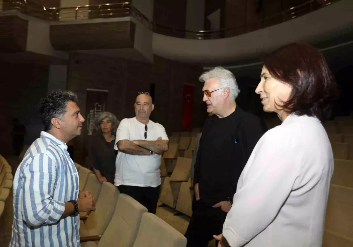 Devlet Tiyatroları Genel Müdürü Tamer Karadağlı, Gaziantep'te 'Gazel' Oyununun Provasını Ziyaret Etti