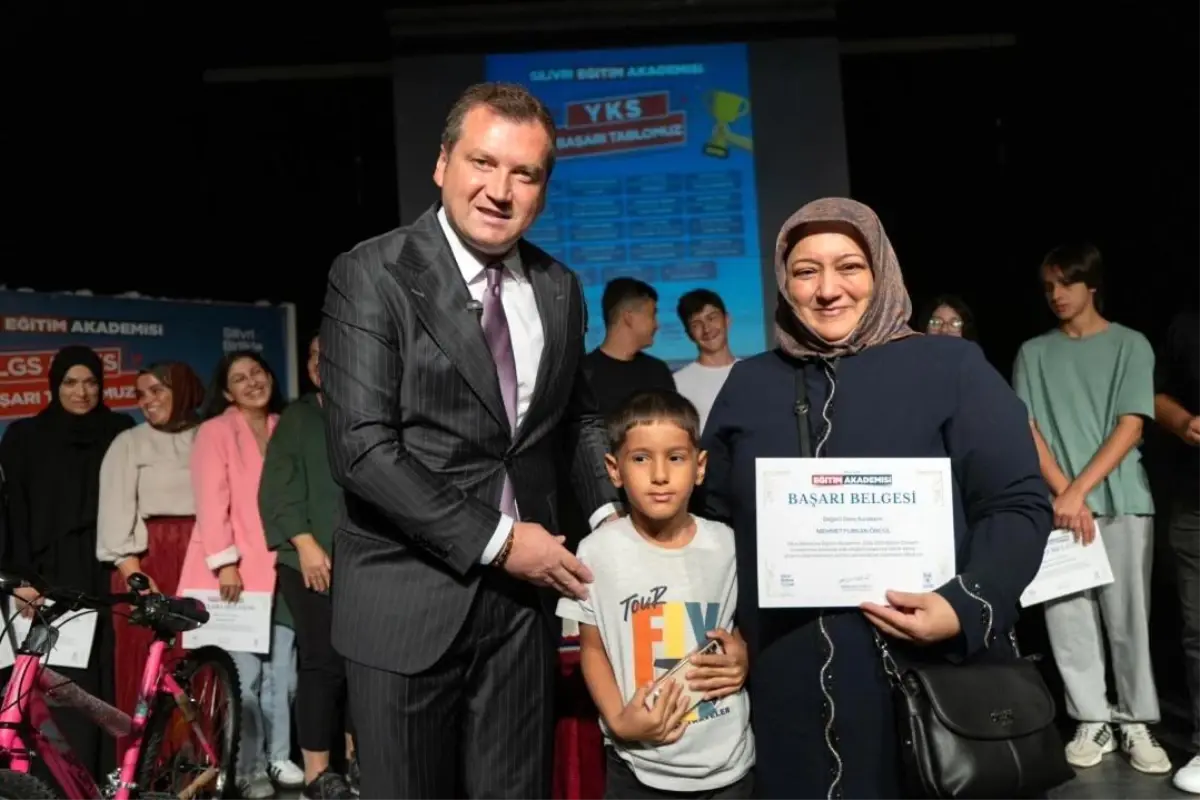 Başkan Balcıoğlu, Başarılı Öğrencilere Sertifikalarını Verdi