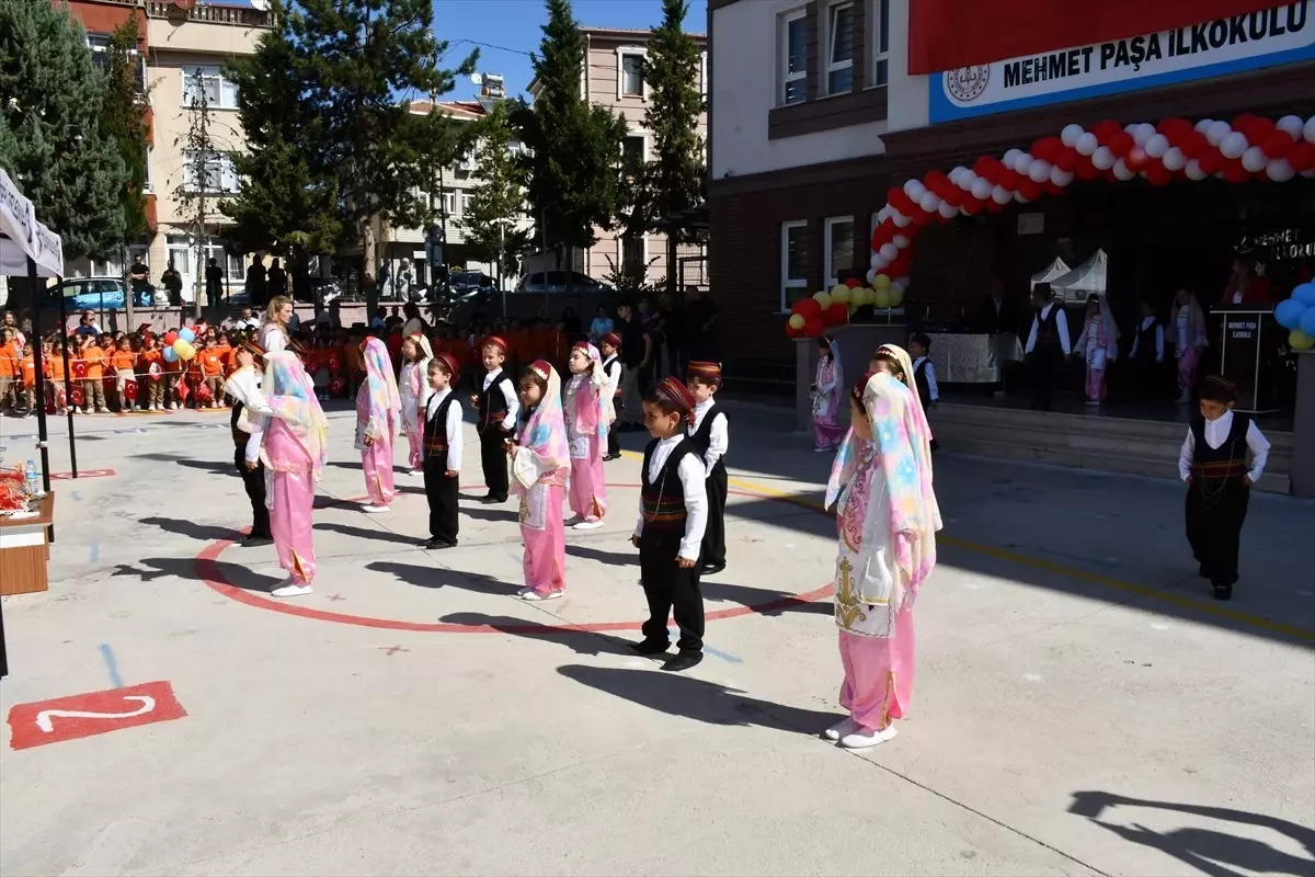 Vezirköprü'de İlköğretim Haftası Töreni