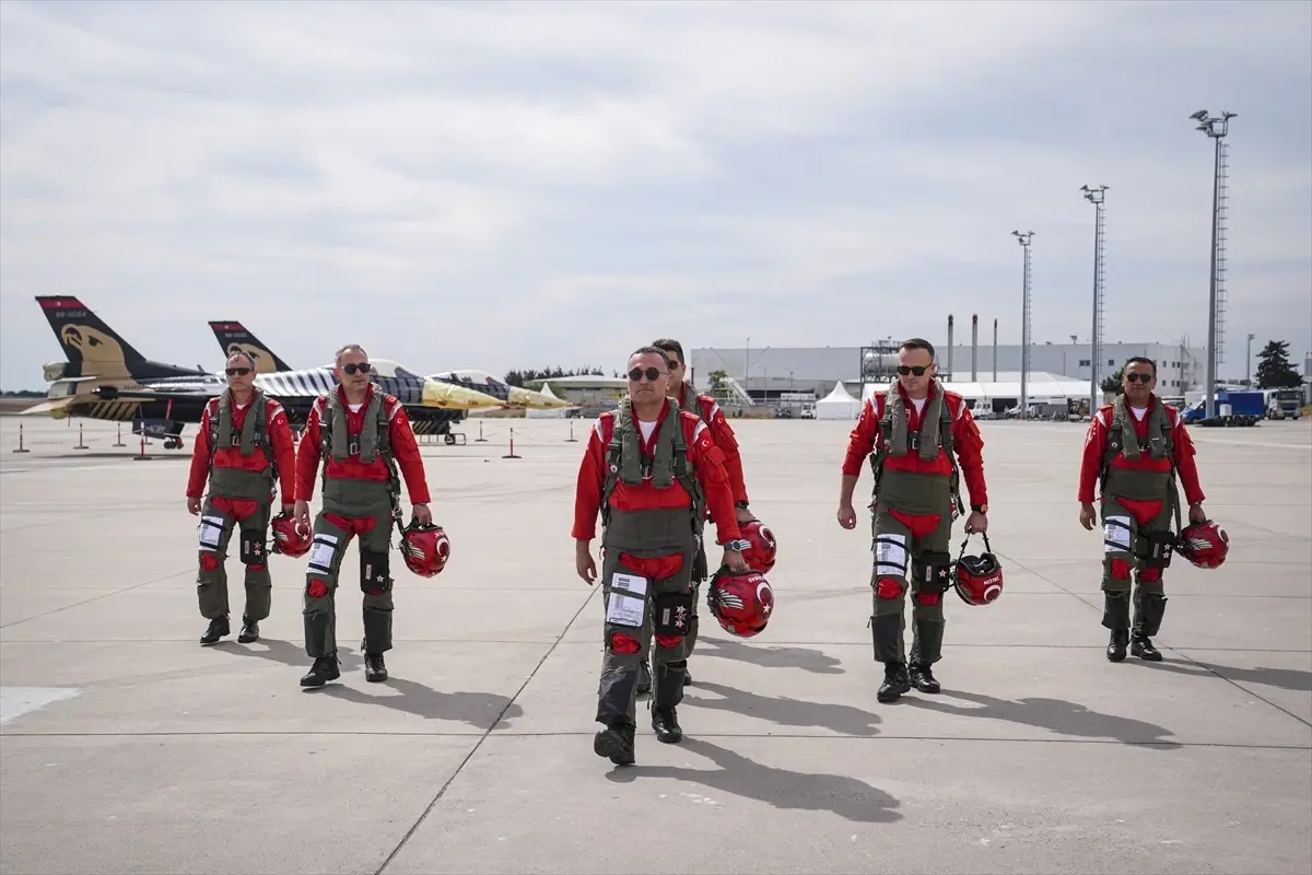 Türk Yıldızları TEKNOFEST'te Uçtu