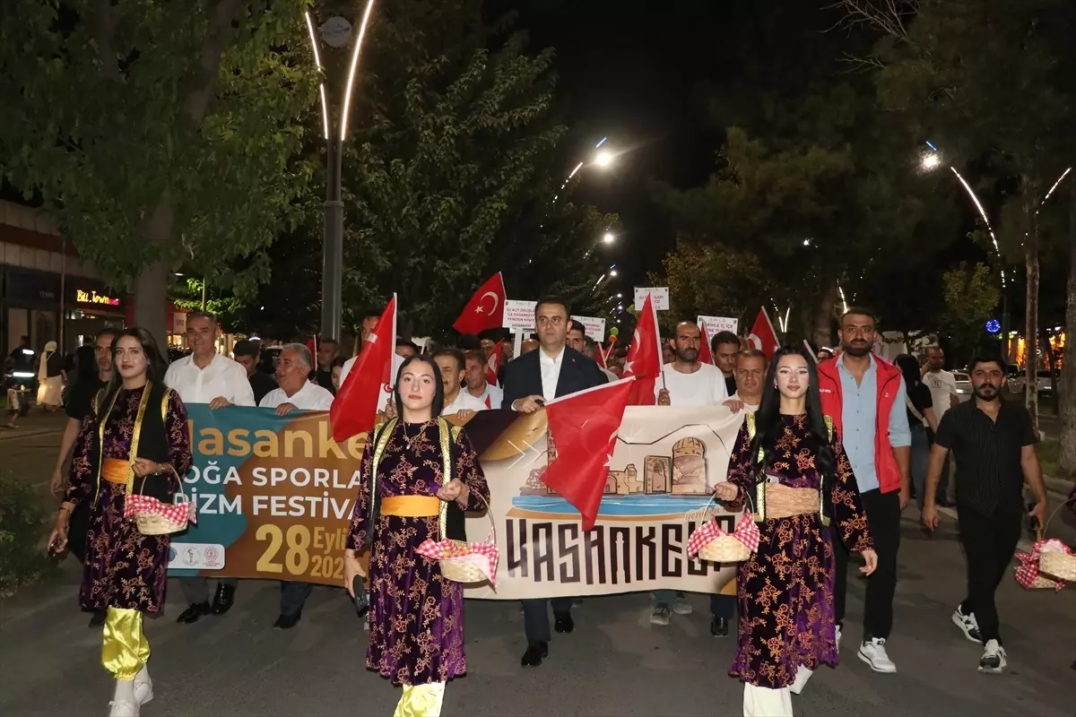 Batman'da Festival Korteji Düzenlendi