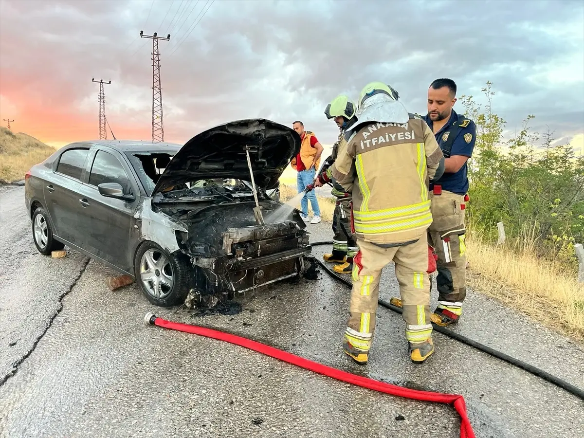 Gölbaşı'nda Seyir Halindeki Araç Alev Aldı