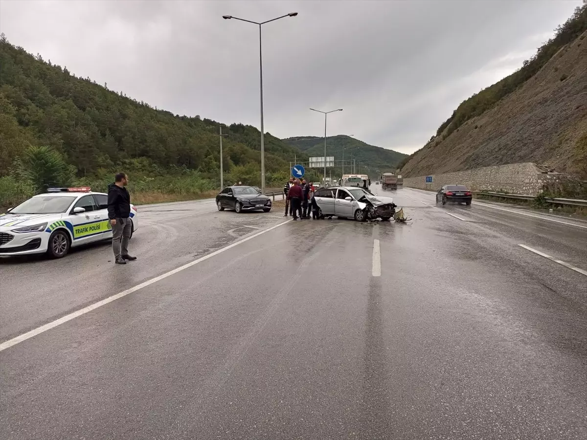 Kavak'ta Trafik Kazası: 2 Yaralı