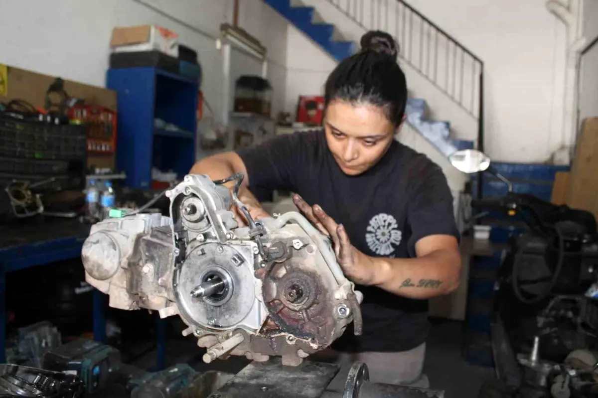 Kadın Usta: Hayriye Gedik Motor Tamirinde