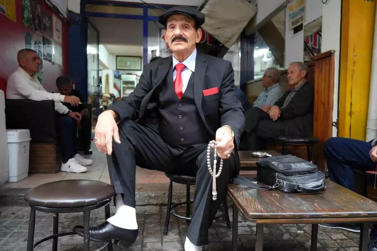 Yeşilçam Gibi Giyinen Yakup Amca