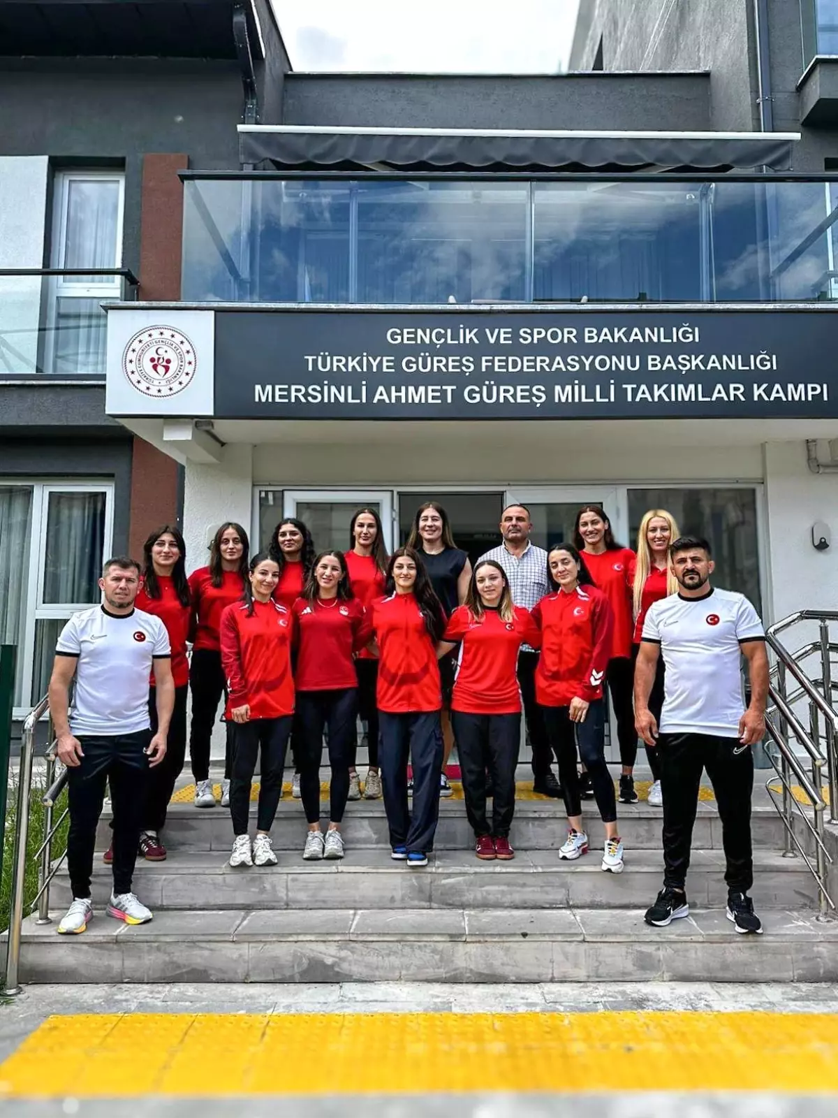 Kadın Güreş Takımı Zagreb'e Uğurlandı
