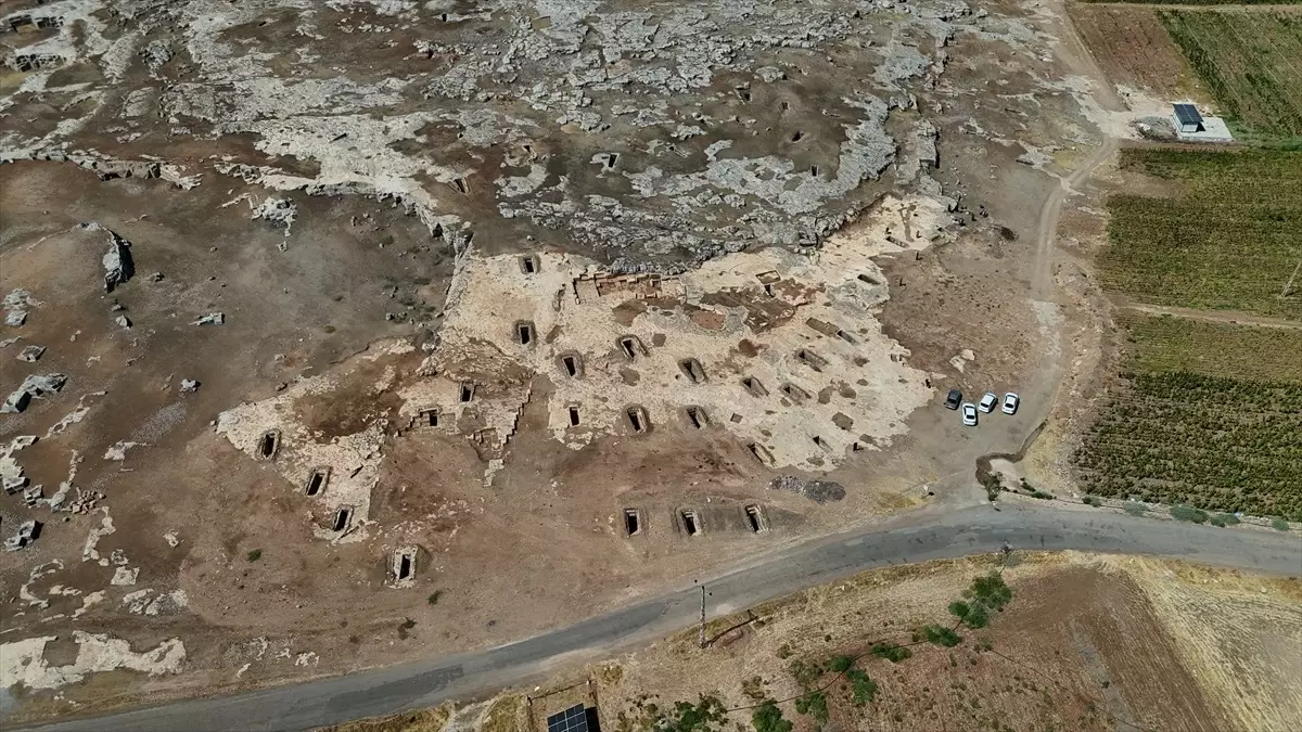 Tharsa Antik Kenti'nde 8 Oda Mezarı Bulundu