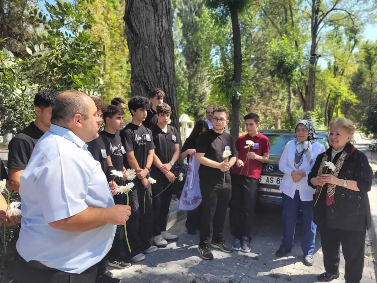 Ayhan Sümer Anıldı